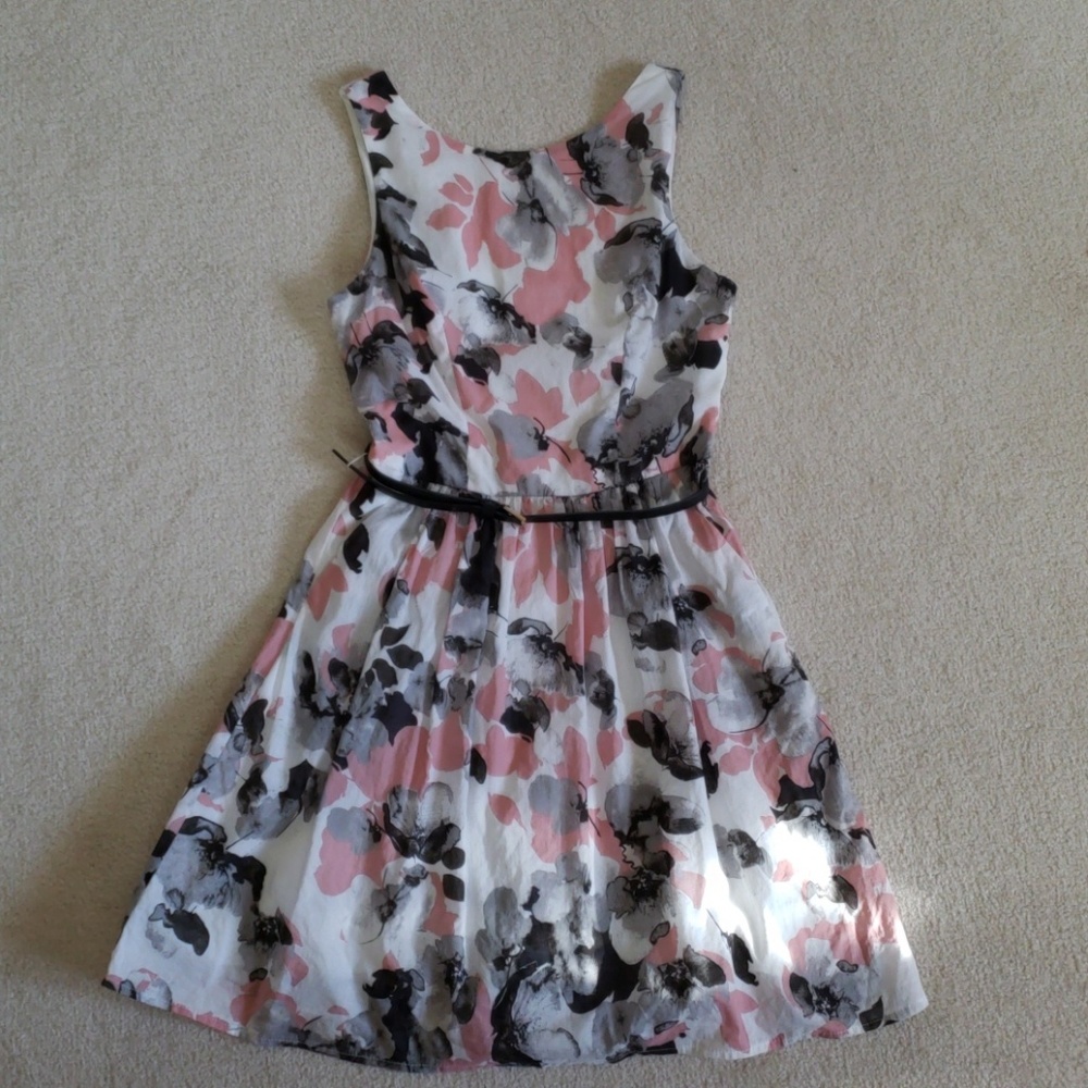 Sleeveless floral dress